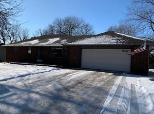 1531 W 3rd St, Pella, IA 50219