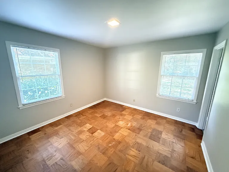 320 Syracuse St — Photo 5