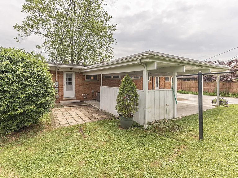 1630 Greenview Dr — Photo 17