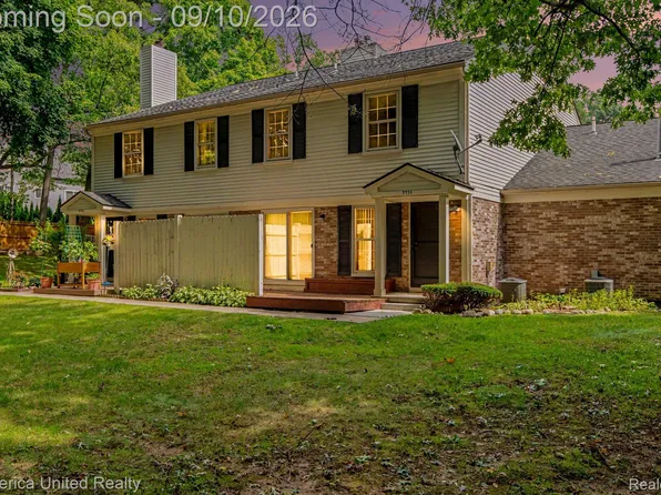 7771 Lake Ridge Dr, Waterford, MI 48327