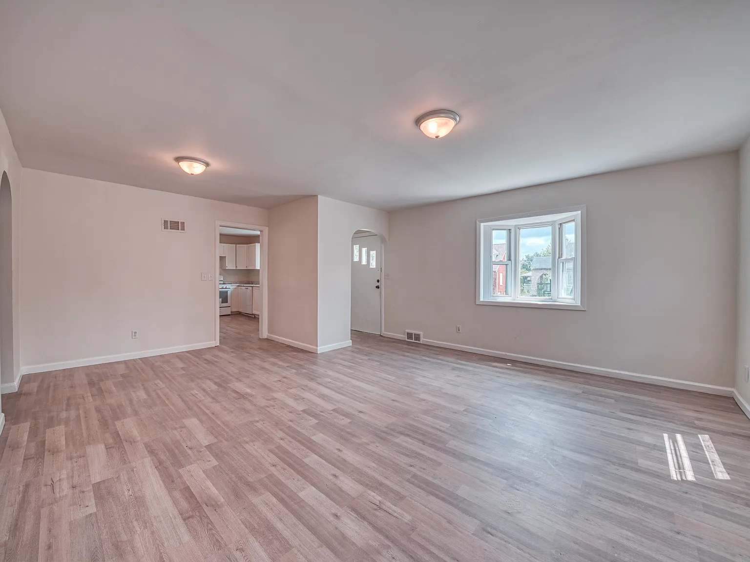 5 bed, 2460 sqft, $2,300 — Photo 4