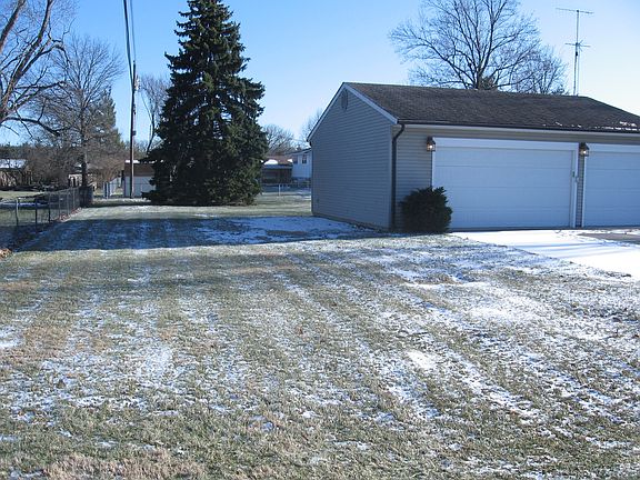 2nd image of 2220 Beechwood Dr