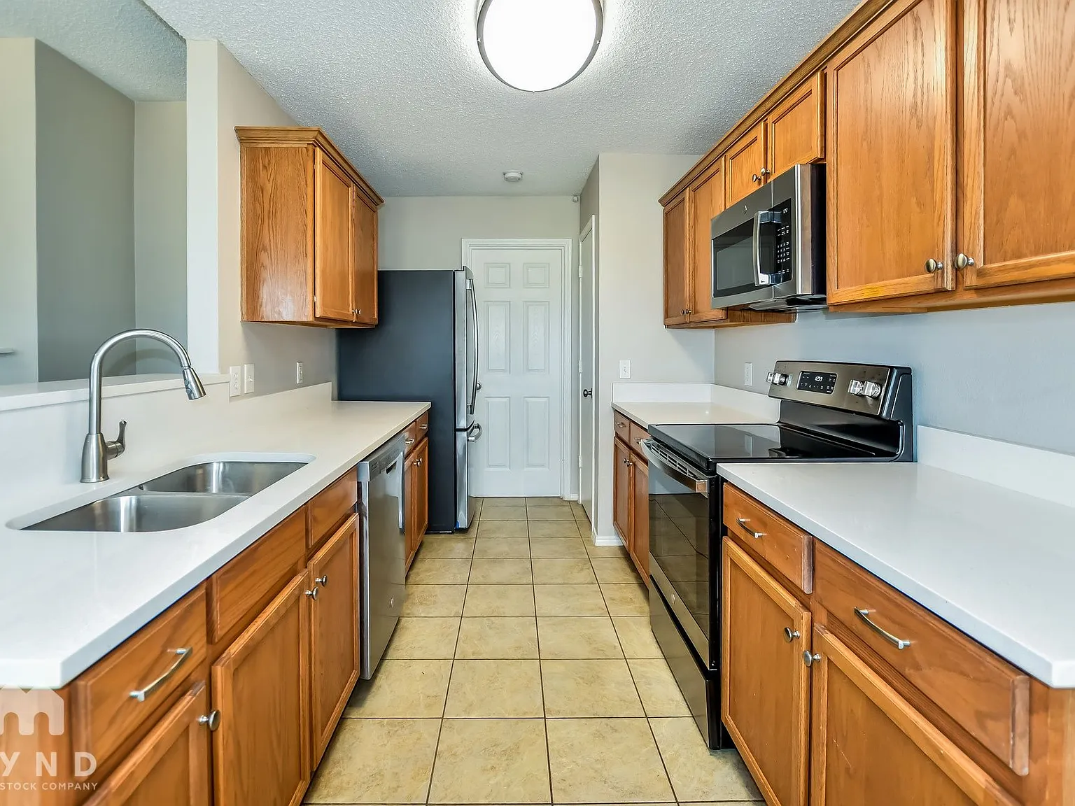 4 bed, 2.0 bath, 1451 sqft, $2,295 — Photo 2