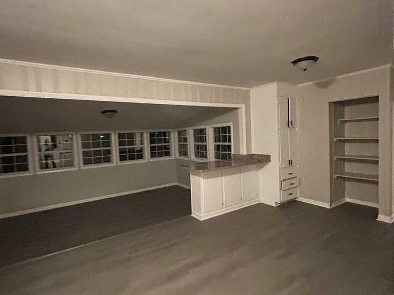 2458 Leslie Cir — Photo 2