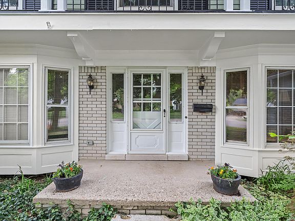 4th image of 1351 King George Blvd