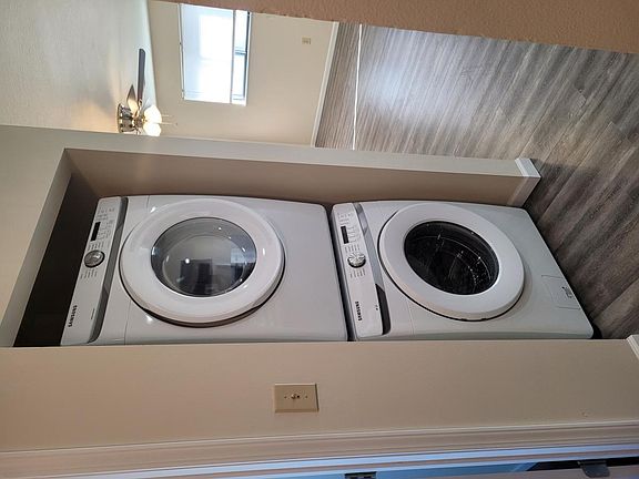 5th image of 207 Eldon Ave #5