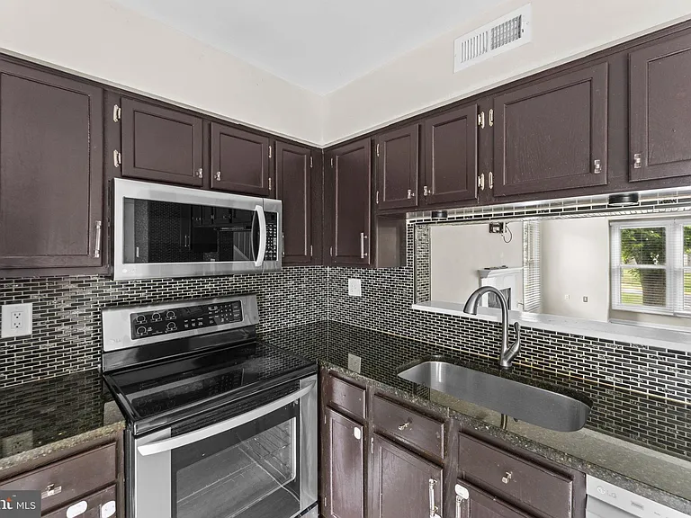 7302 Rokeby Dr — Photo 14
