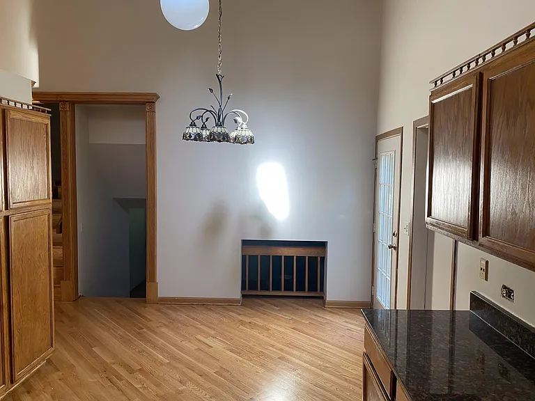 2720 Springdale Cir — Photo 8