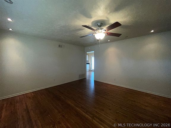 5th image of 504 W Toledo St