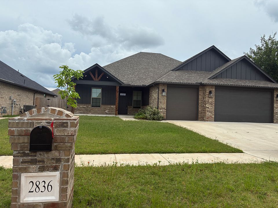 1st image of 2836 Kingswood Dr