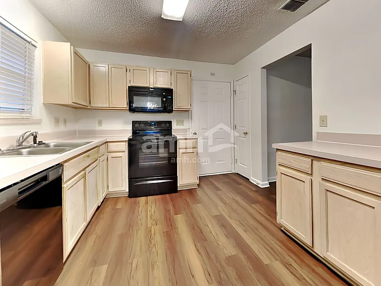 8016 Queensferry Ln — Photo 4