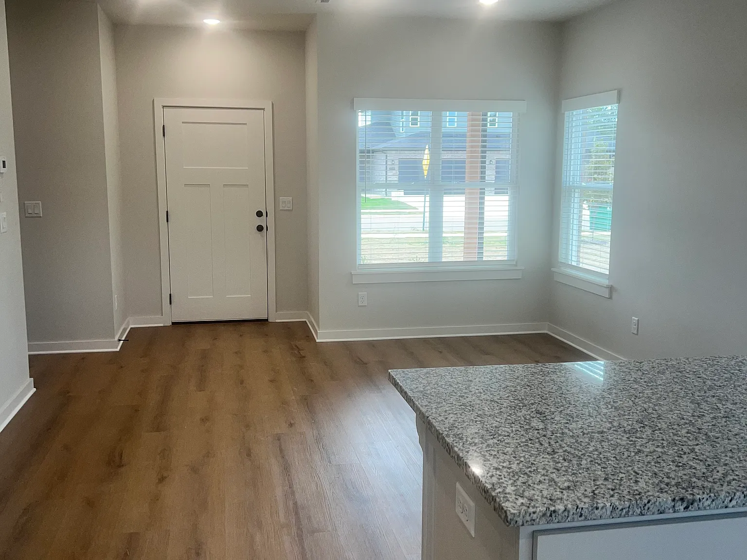 3 bed, 2.5 bath, 1475 sqft, $1,750 — Photo 3