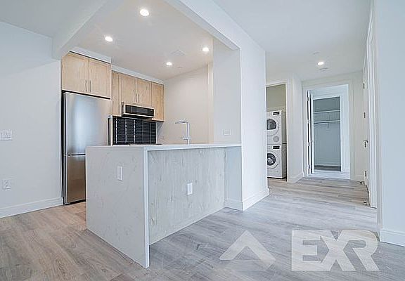 3rd image of 160 Clarkson Ave APT 6P
