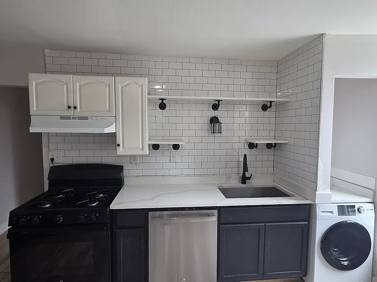 2867 W 21st St #1 — Photo 3