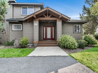 884 Golden Pheasant Dr, Redmond, OR 97756