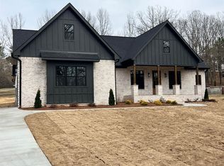 1037 Lakeview Ln, Arab, AL 35016
