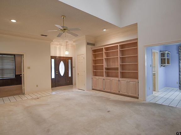 4th image of 1503 Old Oak Dr
