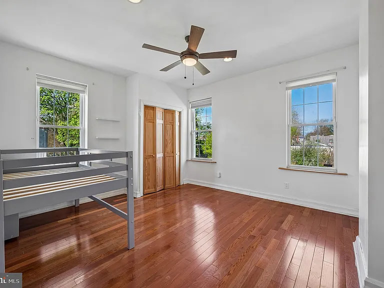 229 W Hansberry St — Photo 16