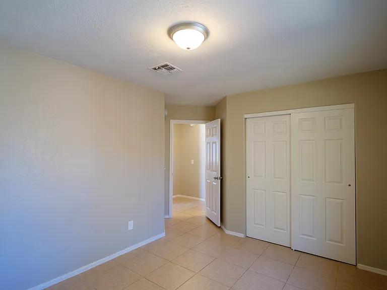 1672 W Wood Crest Ct — Photo 17
