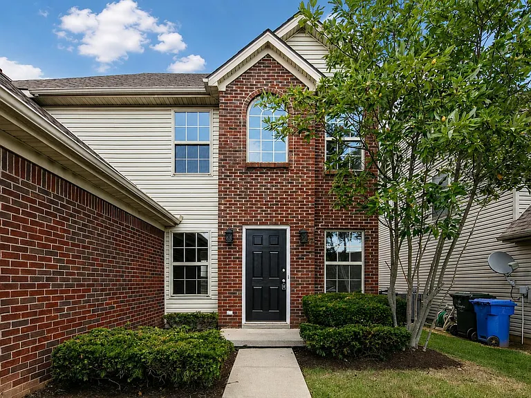 565 Wellington Gardens Dr — Photo 3