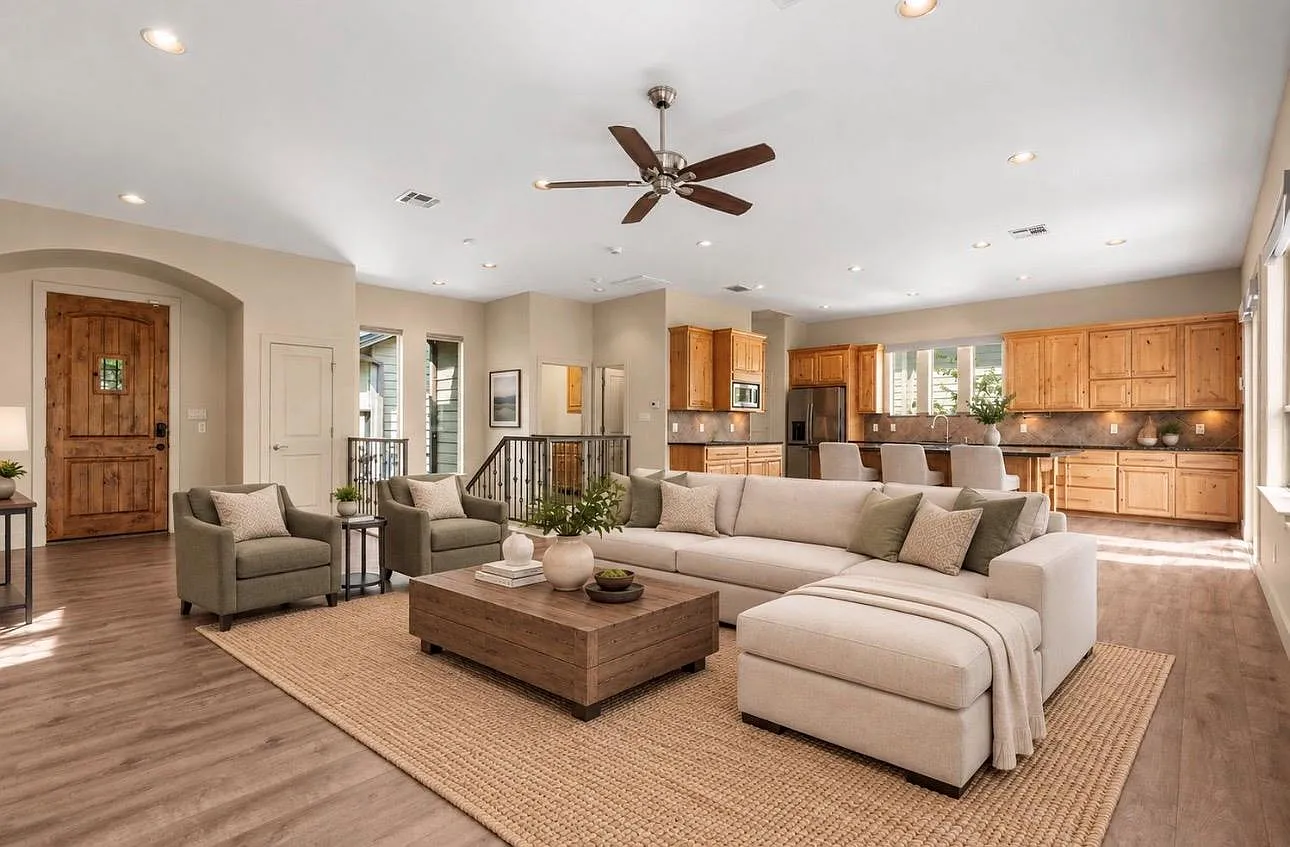 3 bed, 2.5 bath, 2360 sqft, $3,000 — Photo 4