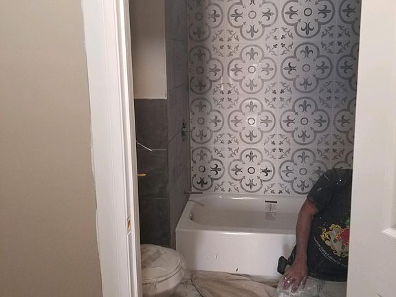 4th image of 456 S 15th St Floor 1