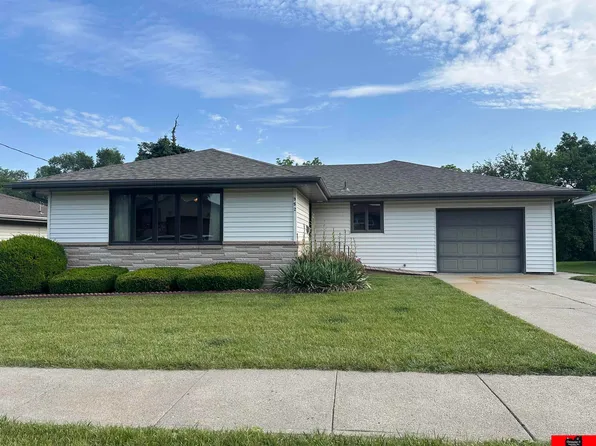 952 E Sherman St, West Point, NE 68788