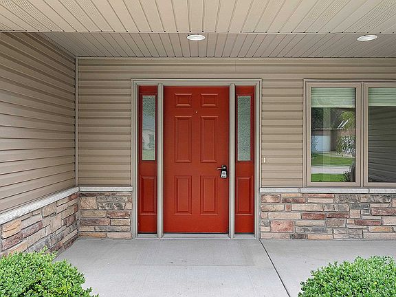 3rd image of 2474 Shady Oak Dr