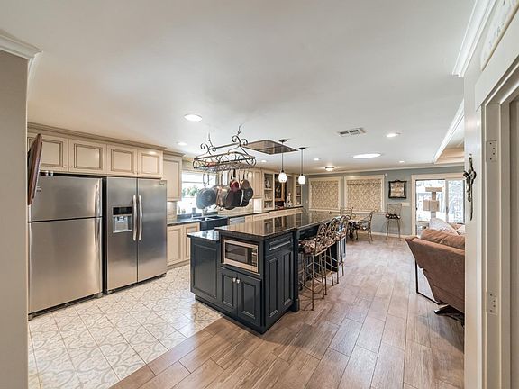 3rd image of 2041 Laurelei Ave