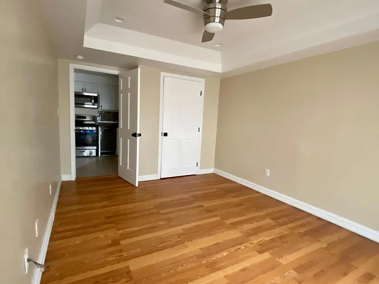 127 W Sycamore St #2 — Photo 2