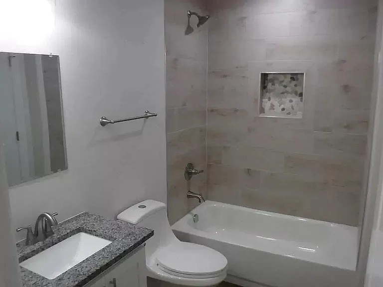 812 N Broughton St — Photo 9