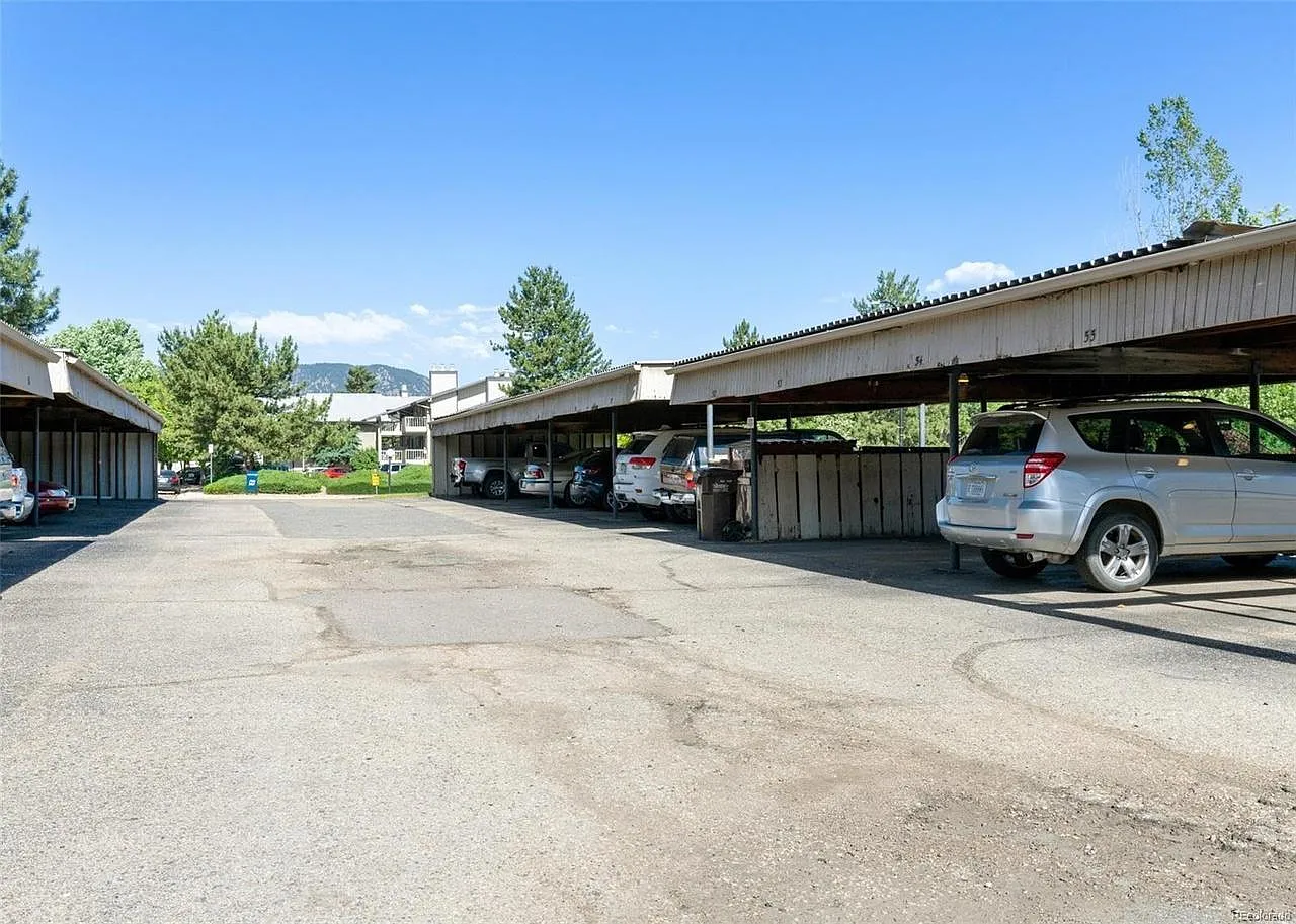 600 Manhattan Dr — Photo 2