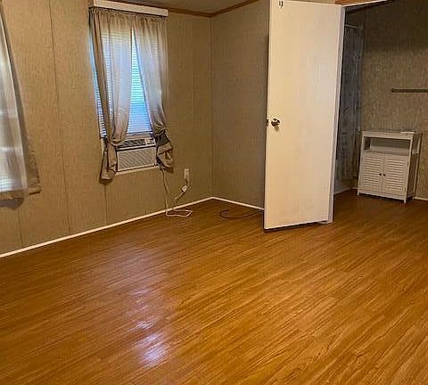 4th image of 5702 Rollinson Rd