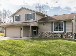 6817 Terrazzo Dr NW, Cedar Rapids, IA 52405