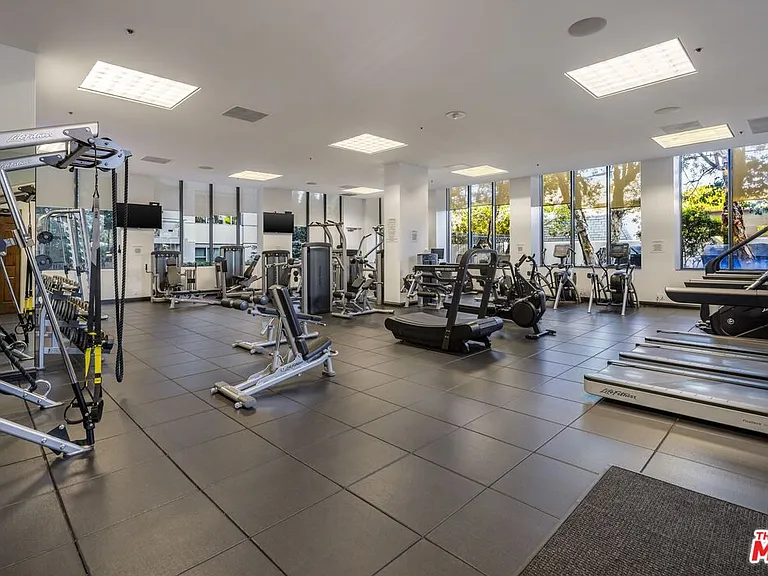 10724 Wilshire Blvd #712 — Photo 36
