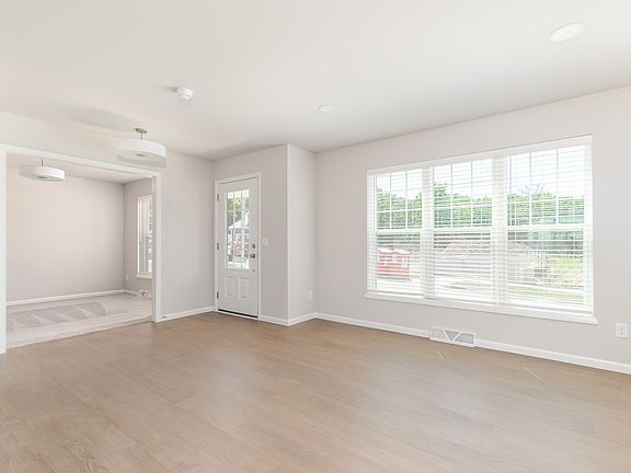 2nd image of 5924 Woodbine Dr