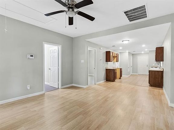 4th image of 1009 Stella St