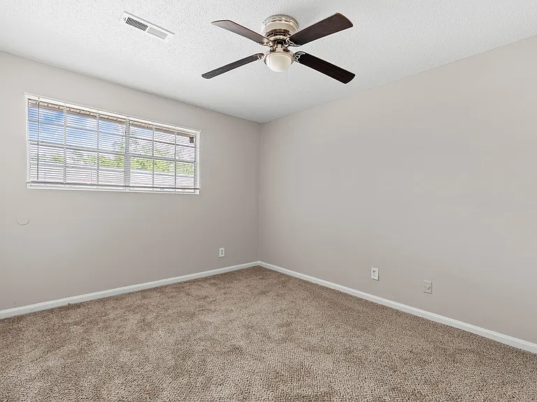 Country Club Apartments — Photo 19