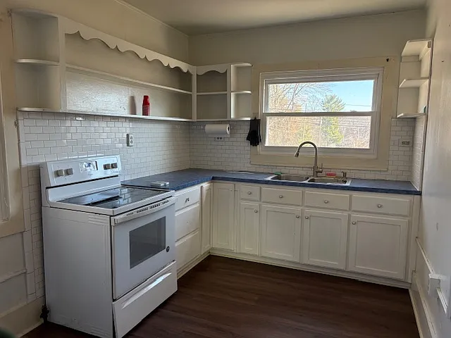 105 Forest St — Photo 1