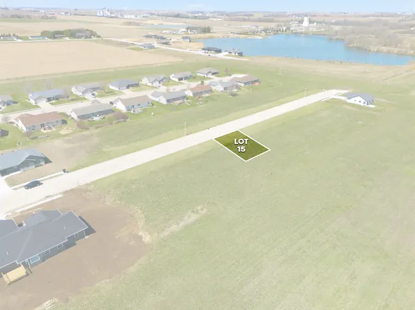 907 10th St SW, Dyersville, IA 52040