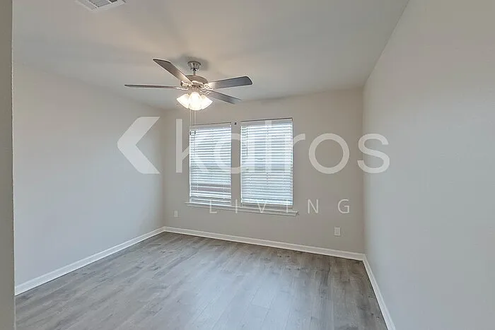 124 Yardley Ct — Photo 13