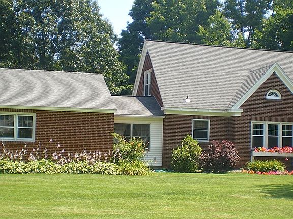 Beautiful Exterior/Spacious Interior