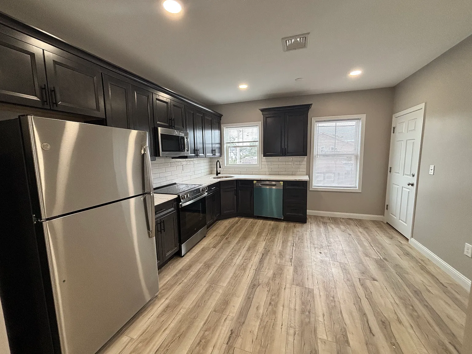 5 Annie St — Photo 1