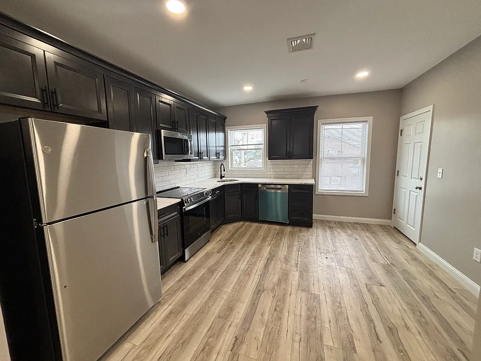 5 Annie St #2