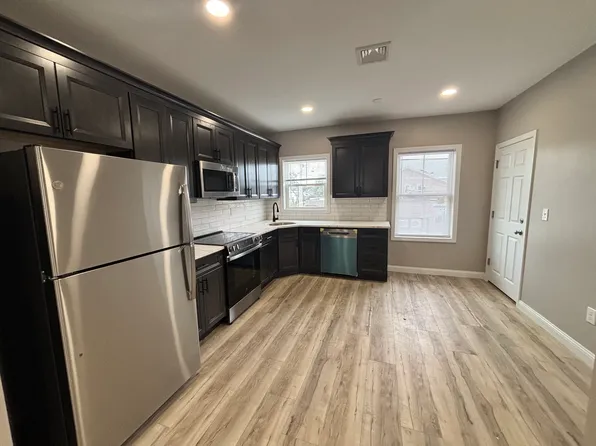 5 Annie St, Pawtucket, RI