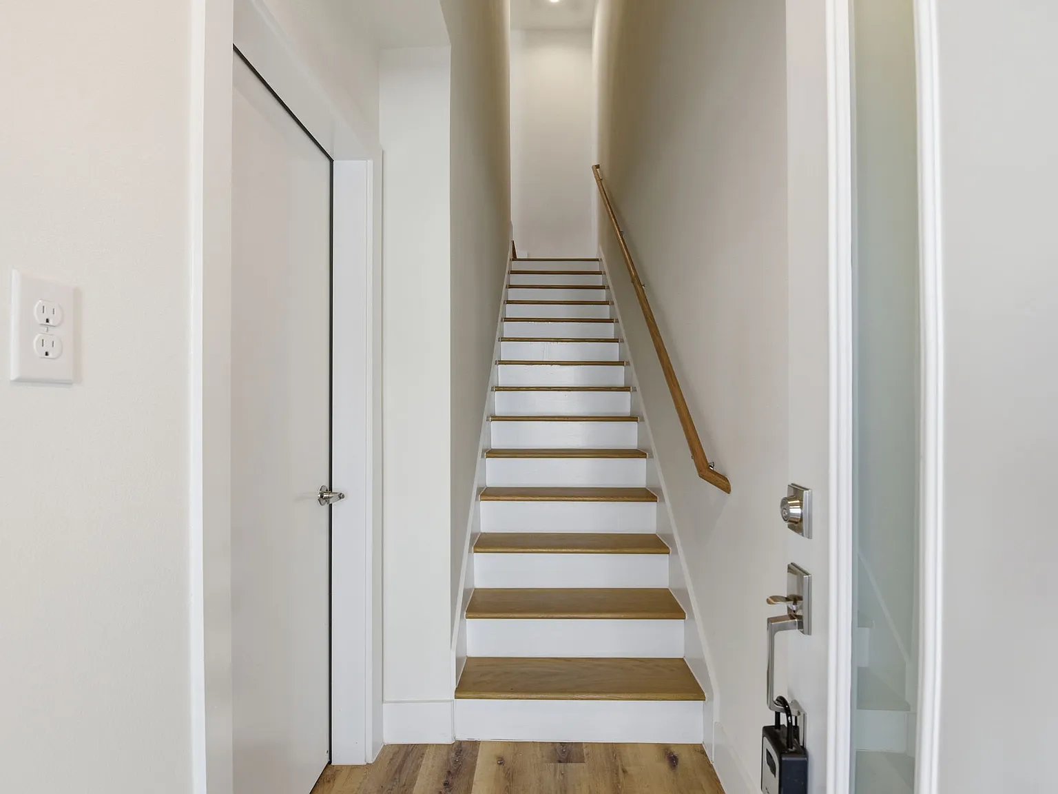 3 bed, 2.5 bath, 1805 sqft, $2,300 — Photo 3