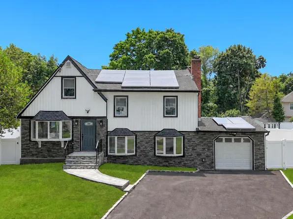 4 Ruby Lane, Huntington Station, NY 11746