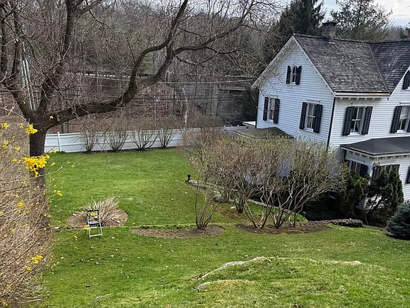3rd image of 332 Riversville Rd