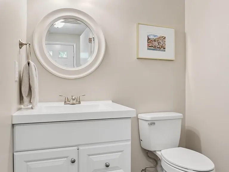 Main Level 1/2 Bath