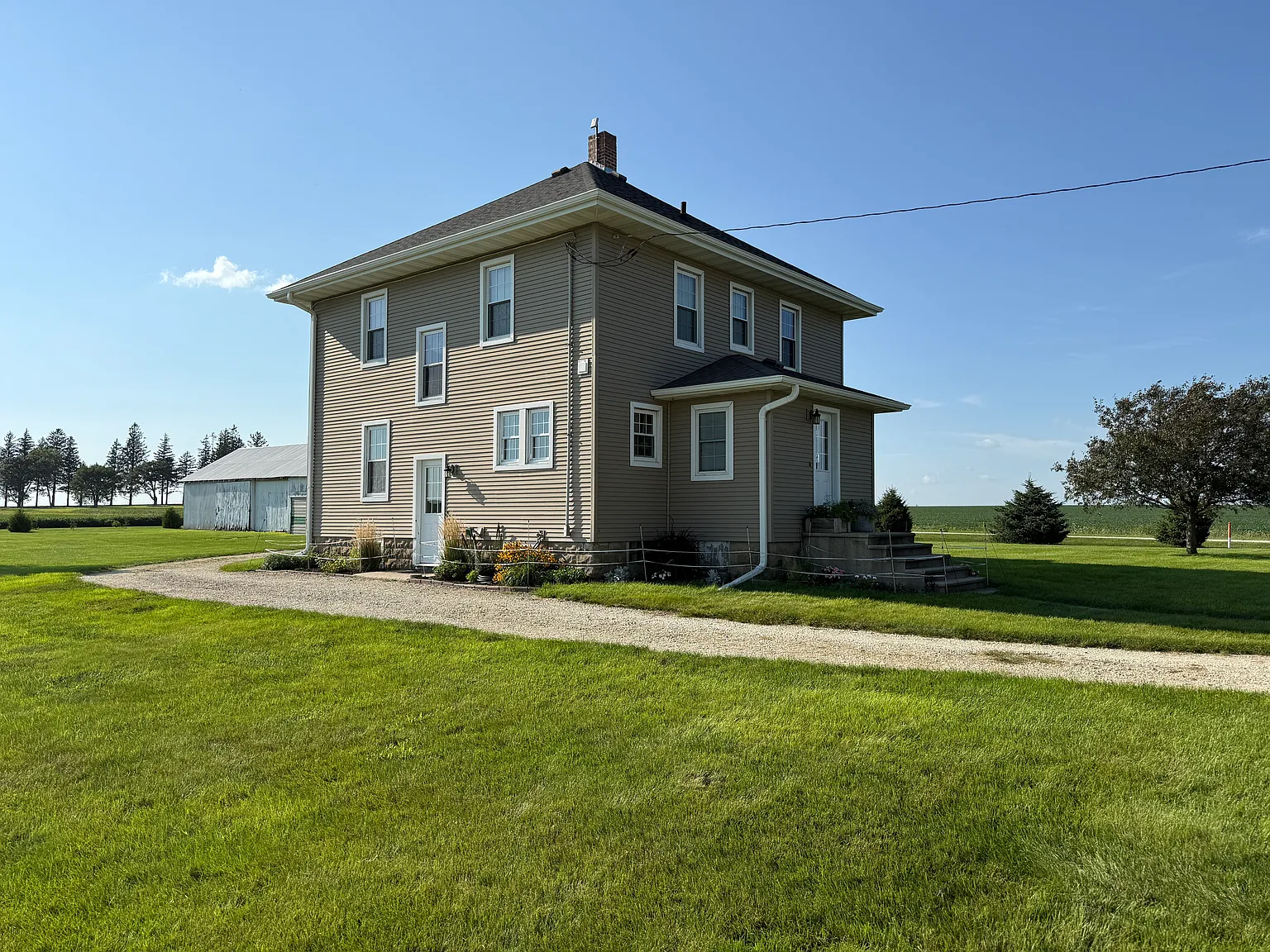 5 bed, 1568 sqft, $1,800 — Photo 2